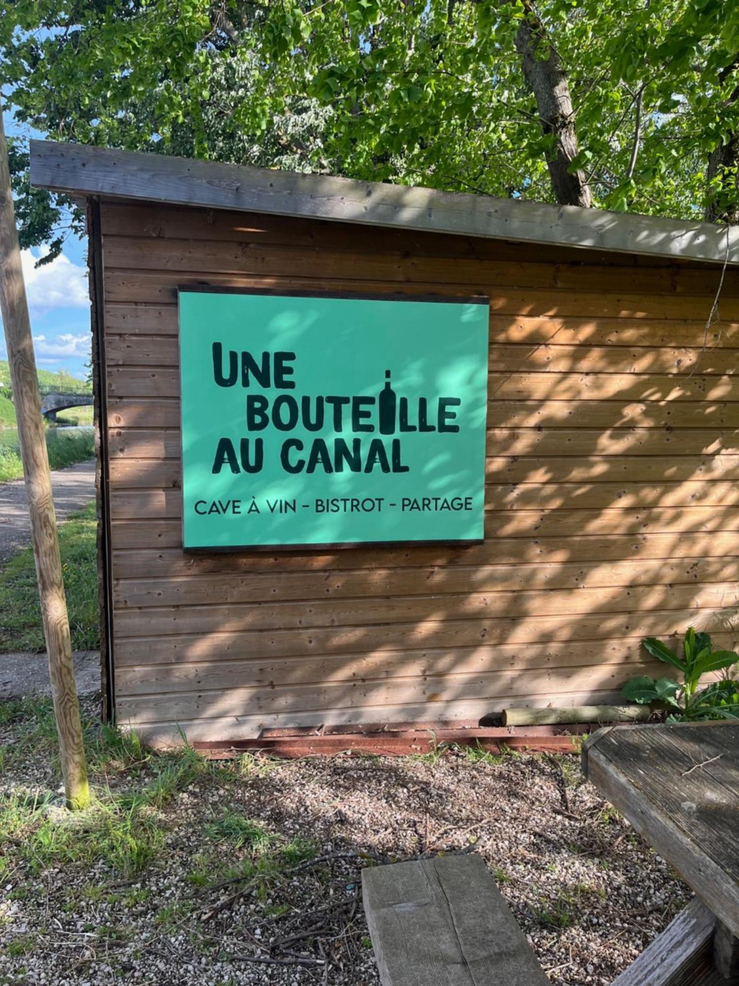 Une Bouteille Au Canal Dieupentale ภายนอก รูปภาพ